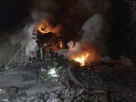 Mehr als 130 Drohnen eingesetzt: Eine Tote und viele Verletzte nach russischen Angriffen auf Ukraine