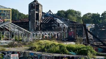 blub adé: vom wellness-traum zur ruinenlandschaft im herzen von neukölln