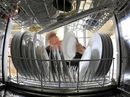 home office debatte: warum die volle spülmaschine als anreiz dienen könnte