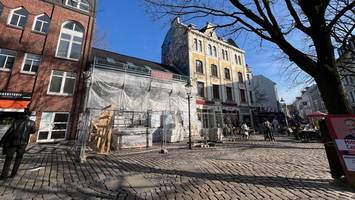 Bezirk stoppt ungenehmigte Arbeiten an Haus in Ottensen – Mieter verzweifelt