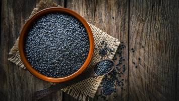 voller zink & co.: trick von dr. riedl macht schwarzen sesam noch gesünder