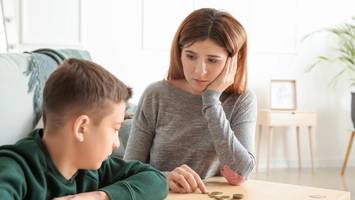 Kindesunterhalt aus der Staatskasse: Hamburg will säumige Väter besser verfolgen