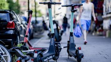 Zahl der E-Scooter in Hamburg nimmt zu – aber es gibt viel zu wenig Stellplätze