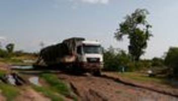 bürgerkrieg im sudan: 40 menschen bei einem drohnenangriff auf lkw im sudan getötet