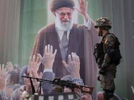 haben den finger am abzug: iranischer polizeichef droht regimegegnern