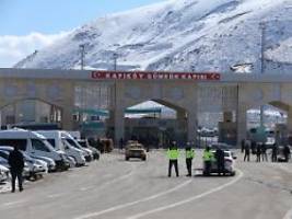 Soldaten warten an der Grenze: Migrationsforscher sieht Fluchtwege aus Iran versperrt