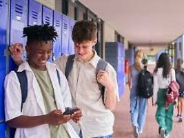 Studie an Schulen in den USA: So abgelenkt sind Schüler, wenn es kein Handyverbot gibt