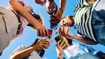 social-media-verbot für jugendliche? studie liefert klare argumente