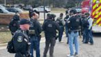 Polizeieinsatz: Berichte: Fahrzeug soll in USA in Synagoge gefahren sein