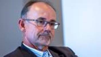 Mecklenburg-Vorpommern: Landeswirtschaftsminister Blank bei Autounfall schwer verletzt