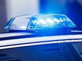 Mann offenbar in Auto gezerrt: Großfahndung nach bewaffneter Entführung in NRW