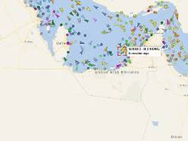 nahe der straße von hormus: hapag-lloyd-schiff von projektilteilen getroffen - feuer bricht aus