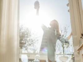 Wisch und weg mit Öko-Test: Dieser Glasreiniger ist mangelhaft