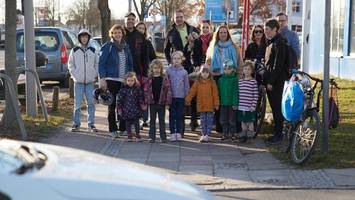 Zu gefährlich für Kinder? Eltern fordern Blitzer und Tempo 30 in Berliner Bezirk