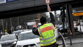 „Stehen bleiben!“ Polizei-Azubis üben – und nehmen Mann fest