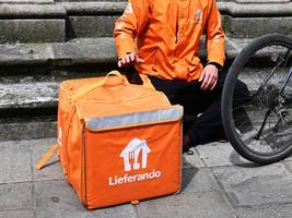 lieferdienst: bei den beschäftigten von lieferando geht die angst um