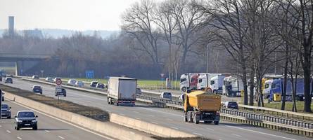 Motorradfahrer stirbt in Augsburg: Wenn das Lkw-Chaos an Raststätten zur tödlichen Falle wird