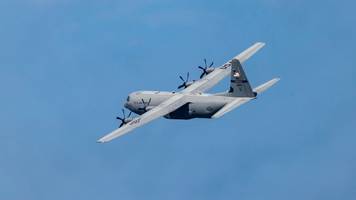 Mysteriöse Schleifen am Himmel: Omanisches Militärflugzeug kreist stundenlang über England