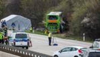 Flixbus-Unfall auf der A9: Fahrer nach tödlichem Flixbus-Unfall zu Bewährungsstrafe verurteilt
