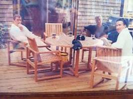 ex-prinz und politiker auf insel: foto zeigt andrew und mandelson im bademantel mit epstein