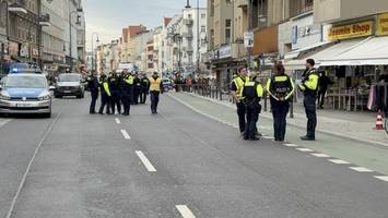 mann auf belebter einkaufsstraße in neukölln angeschossen