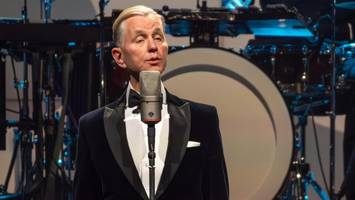 Max Raabe in Hamburg: Viel mehr als nur „Ich wollt’, ich wär’ ein Huhn“