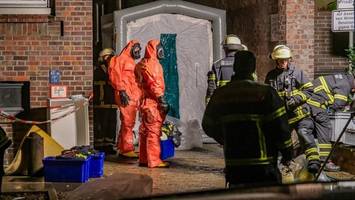 Stechender Chlorgeruch – Großeinsatz in Privat-Schwimmbad an der Rathenaustraße