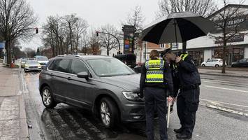 Zwei Kinder von Auto erfasst – Kieler Straße teilweise gesperrt