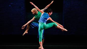 trisha brown dance company: ein abend für eine legende des tanzes