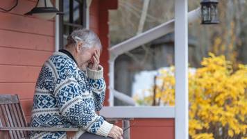 anstrengend“: 82-jähriger muss 37,5 stunden pro woche schuften, weil seine rente nicht reicht