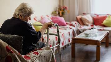 Herabwürdigend: Wer Pflegegeld beantragt, muss Gutachter zeigen wie er aufs Klo geht