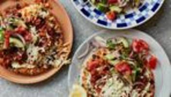 Lamm-Halloumi-Fladenbrot mit Salat : Voll belegt ist halb gewonnen