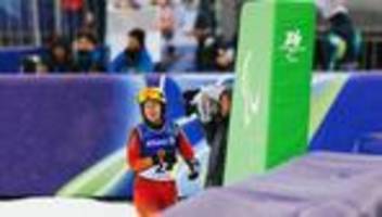 Paralympics-Abschlussfeier: Andrea Rothfuss und Christian Schmiedt tragen deutsche Fahne