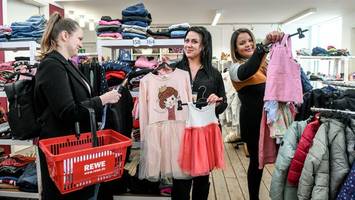 Taucherflossen und Judoanzug: Kostenlose Kinderkleidung im Märkischen Viertel