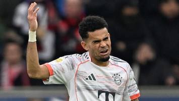 doppelte unterzahl: bayern rettet remis in leverkusen, bvb rückt leicht heran