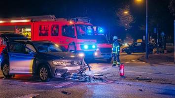 Schwerer Unfall in Wandsbek: Pkw kollidieren auf Kreuzung – zwei Verletzte