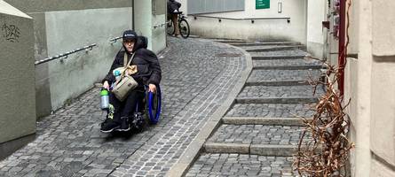 Eine Rollstuhltour durch die Stadt: Hier ist Augsburg nicht barrierefrei