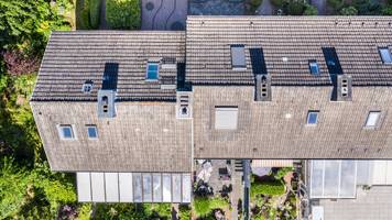 drohne fliegt über ihr dach – dann soll hausbesitzerin 17.400 euro zahlen