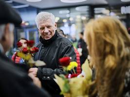 Vor der Oberbürgermeister-Stichwahl: Jetzt wird’s eng – Reiter holt die Rosen raus