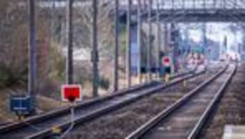 Bahn: Scheidender Minister für Bahnsanierung bei rollendem Verkehr