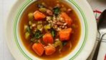 borlotti-bohnensuppe mit wurzelgemüse: hach, was tut diese suppe gut