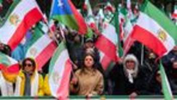 Demonstrationen: Exil-Iraner fordern bei Demos Regimewechsel