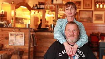 Alpenküche am Karl-August-Platz: Treue-Schwur in rauen Zeiten