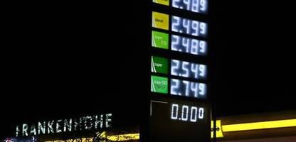 tanken: benzin und diesel teurer? Ölkonzerne sollen spritpreiserhöhungen vorab begründen