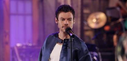 Harry Styles: Überraschender Kuss bei »Saturday Night Live«