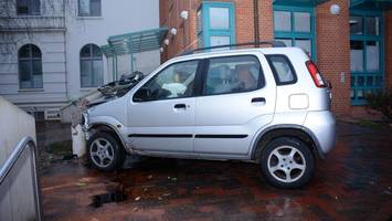 Blackout am Steuer? Mutter und zwei Kinder bei Unfall verletzt