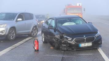 Unfallserie auf der A23: Glätte führt zu Kollision von sieben Fahrzeugen