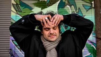 Tristan Brusch im Mojo Club: Er ist „durchgeklopft“, das Publikum fängt ihn auf