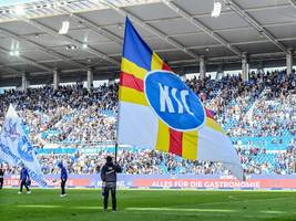 Hängende Spitze: Der Herr mit dem Kaffeebecher