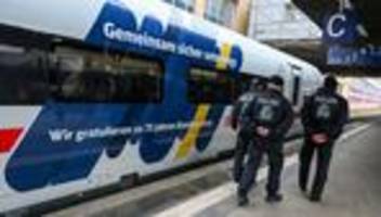 Bundesbehörde: Straßenbahn und ICE im Bundespolizei-Look zum Jubiläum